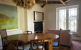 Stunning 3 Bedroom House With Amazing Castle View